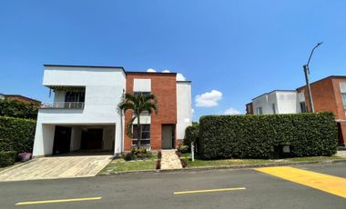 Casa en venta campestre en condominio sector de Las Mercedes