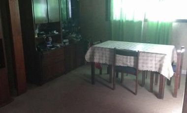 CLAYPOLE: CASA CON GARAGE Y AMPLIO FONDO , CON LOCAL