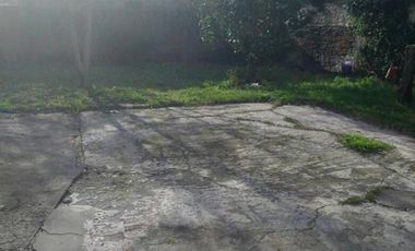 CLAYPOLE: CASA CON GARAGE Y AMPLIO FONDO , CON LOCAL