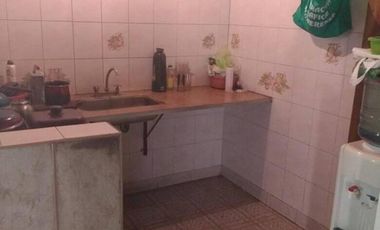 CLAYPOLE: CASA CON GARAGE Y AMPLIO FONDO , CON LOCAL