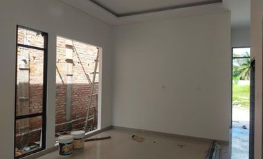 RUMAH DI JUAL DI JL SIMPANG TIGA DP 50 JT