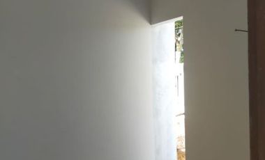 RUMAH DI JUAL DI JL SIMPANG TIGA DP 50 JT