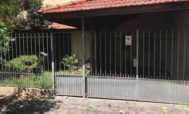 Casa de 4 ambientes con entrada de auto, Quilmes.