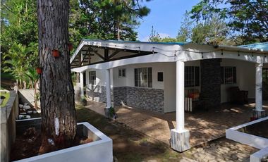 Oportunidad! Se Vende Casa en Altos de Cerro Azul