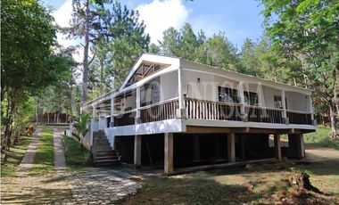 Oportunidad! Se Vende Casa en Altos de Cerro Azul