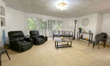 Oportunidad! Se Vende Casa en Altos de Cerro Azul