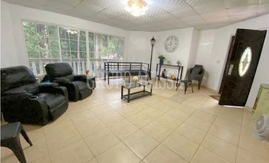 Oportunidad! Se Vende Casa en Altos de Cerro Azul