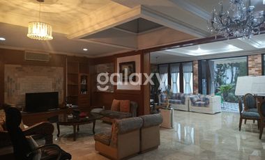 Rumah Klasik Luas dengan Kolam & Taman di Bintaro Sektor 7 (SEWA)