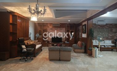 Rumah Klasik Luas dengan Kolam & Taman di Bintaro Sektor 7 (SEWA)
