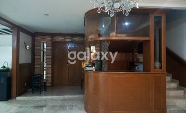 Rumah Klasik Luas dengan Kolam & Taman di Bintaro Sektor 7 (SEWA)