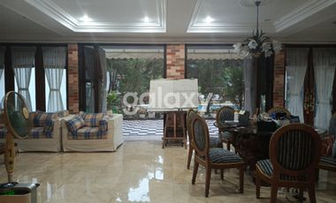 Rumah Klasik Luas dengan Kolam & Taman di Bintaro Sektor 7 (SEWA)