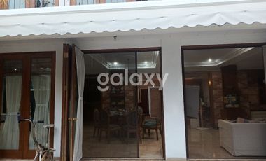 Rumah Klasik Luas dengan Kolam & Taman di Bintaro Sektor 7 (SEWA)