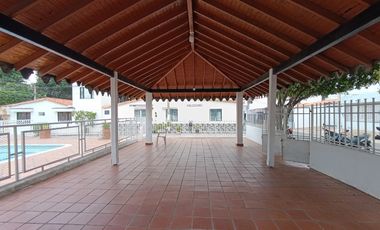 casa en venta en villa antigua. Cod V30357