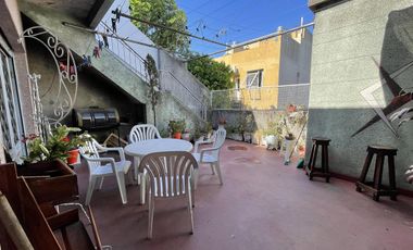 Quirno 600 - Gran Casa Lote Propio c/ cochera y Local  Gran Galpón/Taller - Flores