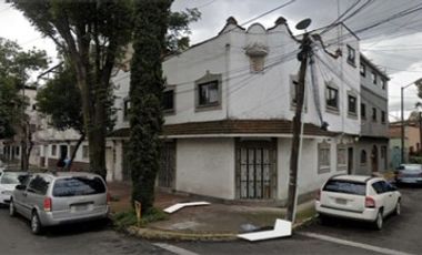 AMPLIA CASA EN VENTA