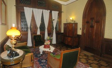 Chalet estilo Tudor desarrollado en dos plantas Loma Santa Cecilia