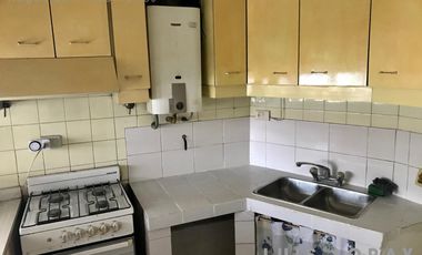 Propiedad ubicada a 200 metros de la Avenida Tomás Espora y a 400 metros de la estación .