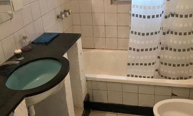 Propiedad ubicada a 200 metros de la Avenida Tomás Espora y a 400 metros de la estación .