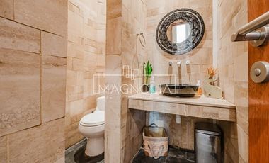Casa en venta estilo industrial en exclusivo condominio.