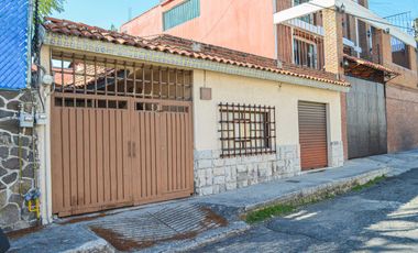 VENTA DE TERRENO CON PIE DE CASA EN DIAGONAL DEFENSORES PARA DEMOLER O REMODELAR