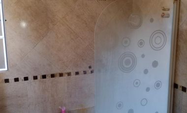 VENTA VENTA MUY BUENA ZONA Casa sobre amplio lote a metros de estación