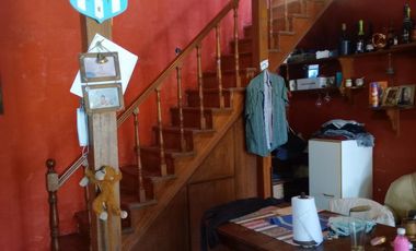 VENTA VENTA MUY BUENA ZONA Casa sobre amplio lote a metros de estación