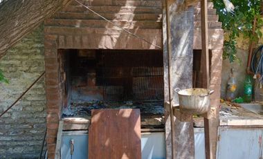 VENTA VENTA MUY BUENA ZONA Casa sobre amplio lote a metros de estación