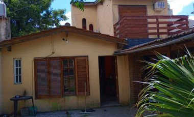 VENTA VENTA MUY BUENA ZONA Casa sobre amplio lote a metros de estación