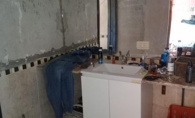 VENTA VENTA MUY BUENA ZONA Casa sobre amplio lote a metros de estación