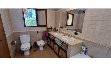 Chalet cinco ambientes. Olga 700. Sierras de los Padres. Venta.