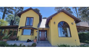 Chalet cinco ambientes. Olga 700. Sierras de los Padres. Venta.