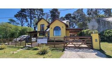 Chalet cinco ambientes. Olga 700. Sierras de los Padres. Venta.