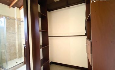 casa en arriendo en loma del escobero. Cod A11426