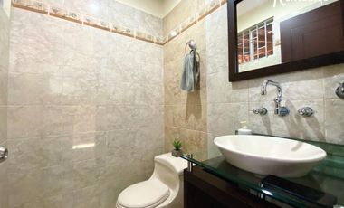 casa en arriendo en loma del escobero. Cod A11426