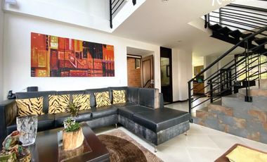 casa en arriendo en loma del escobero. Cod A11426