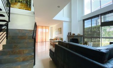 casa en arriendo en loma del escobero. Cod A11426