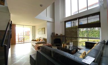 casa en arriendo en loma del escobero. Cod A11426