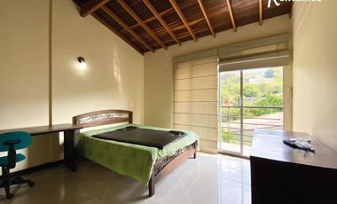 casa en arriendo en loma del escobero. Cod A11426