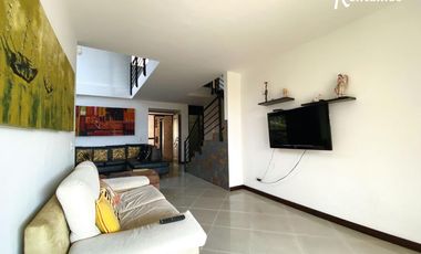 casa en arriendo en loma del escobero. Cod A11426