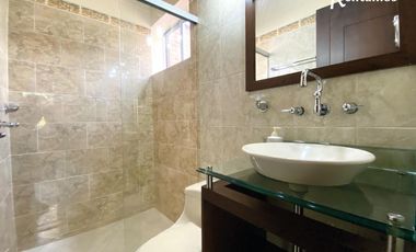 casa en arriendo en loma del escobero. Cod A11426