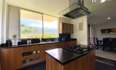 casa en arriendo en loma del escobero. Cod A11426