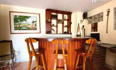 casa en arriendo en loma del escobero. Cod A11426