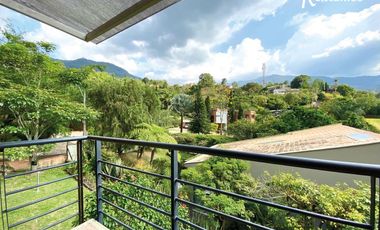 casa en arriendo en loma del escobero. Cod A11426