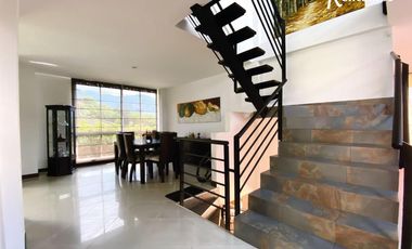 casa en arriendo en loma del escobero. Cod A11426