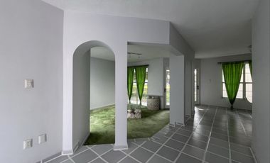 Casa en Venta en Fraccionamiento Arcada Alameda en Celaya Gto .