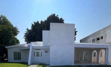 Casa en Venta en Fraccionamiento Arcada Alameda en Celaya Gto .