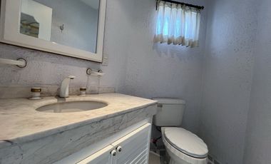 Casa en Venta en Fraccionamiento Arcada Alameda en Celaya Gto .