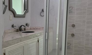 Casa en Venta en Fraccionamiento Arcada Alameda en Celaya Gto .