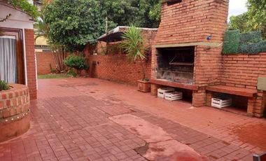 Importante casa de 3 dormitorios (principal en suite), piscina, 200 m2 cubiertos/800 m2 de terreno.
