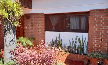Importante casa de 3 dormitorios (principal en suite), piscina, 200 m2 cubiertos/800 m2 de terreno.